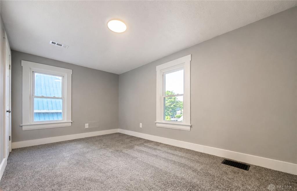 23 N Douglas Property Photo 18