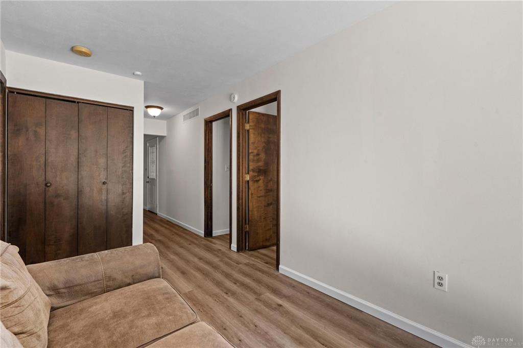 303 E Whipp Property Photo 35