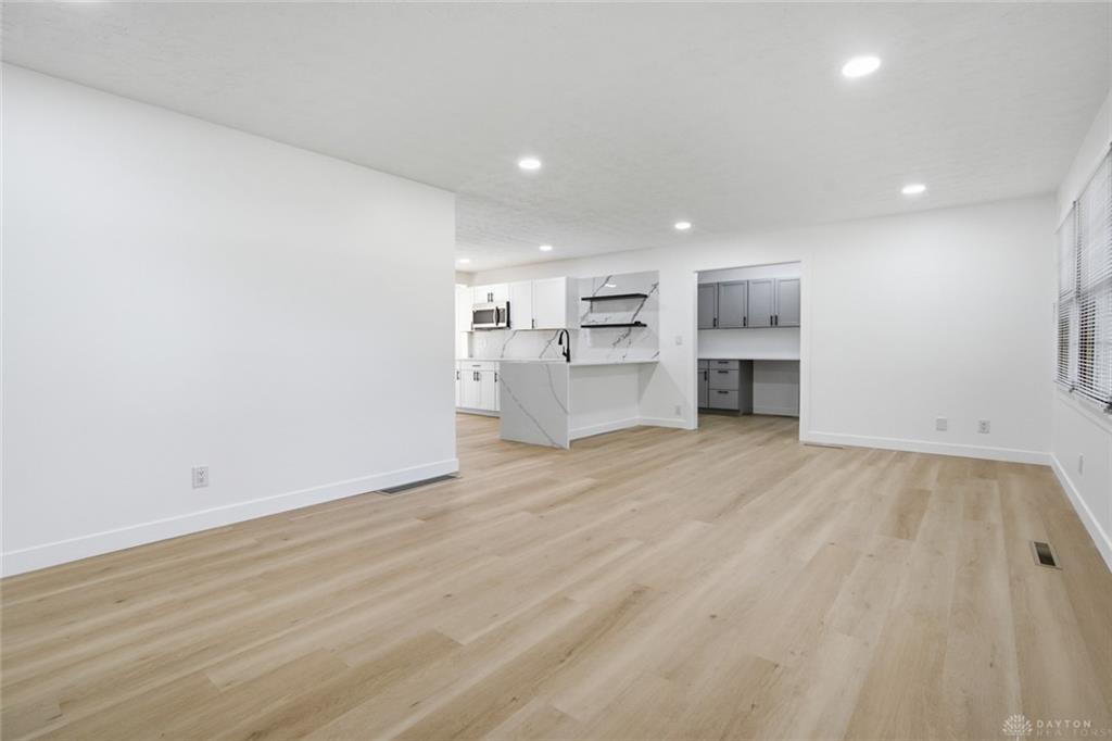1950 W Skyview Property Photo 2