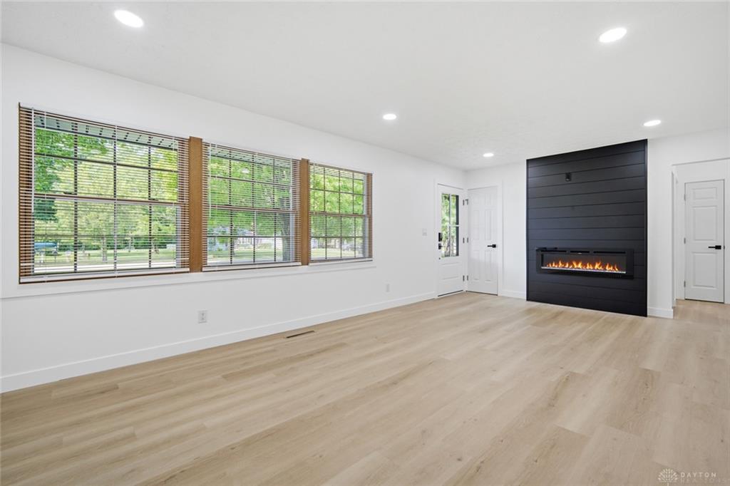 1950 W Skyview Property Photo 3