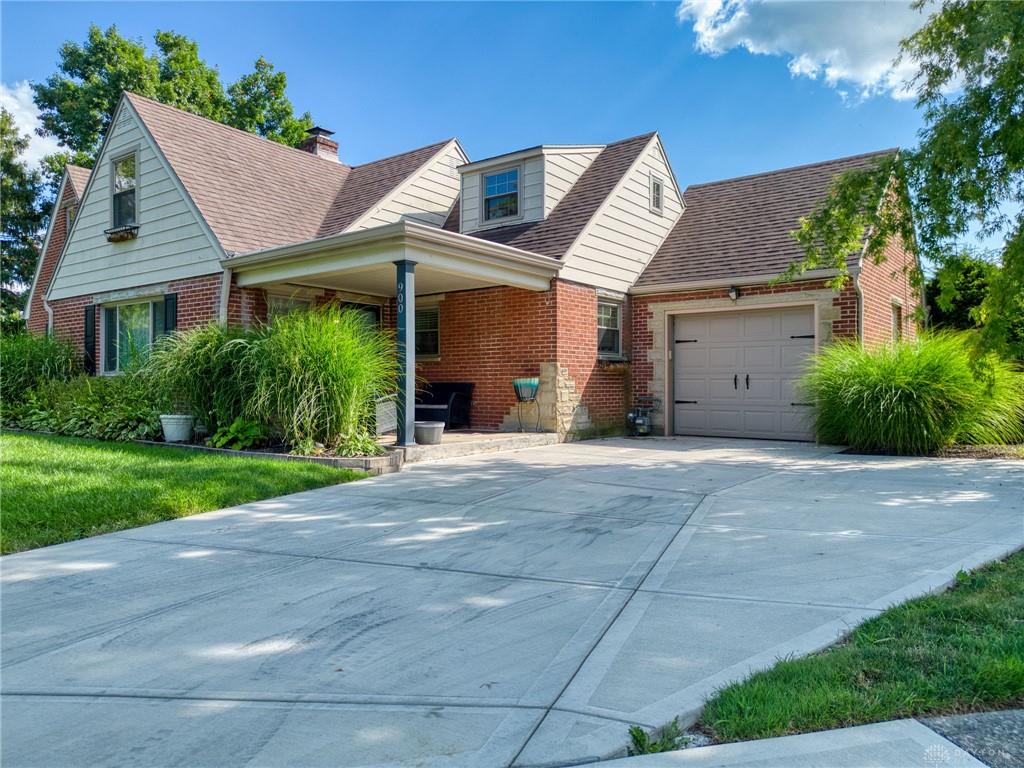 900 Devonshire Property Photo 2