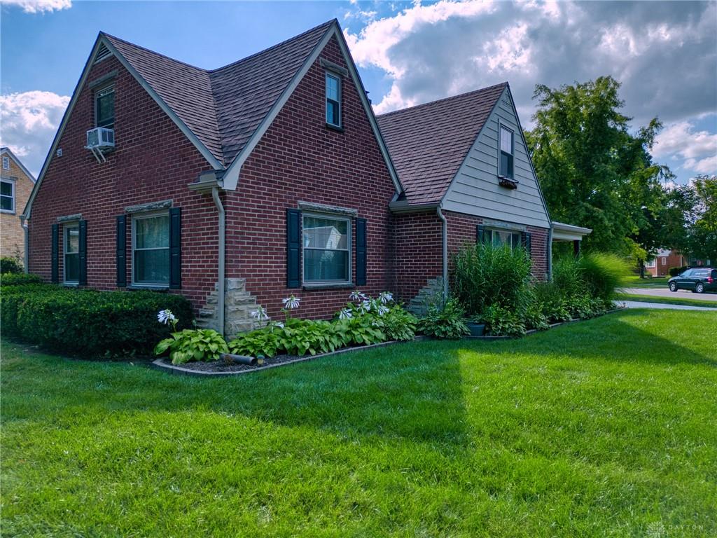 900 Devonshire Property Photo 3