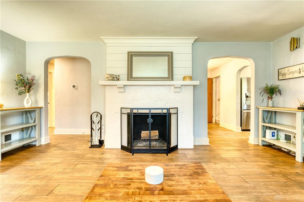 900 Devonshire Property Photo 8