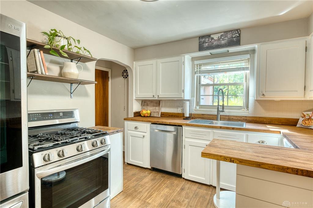 900 Devonshire Property Photo 11