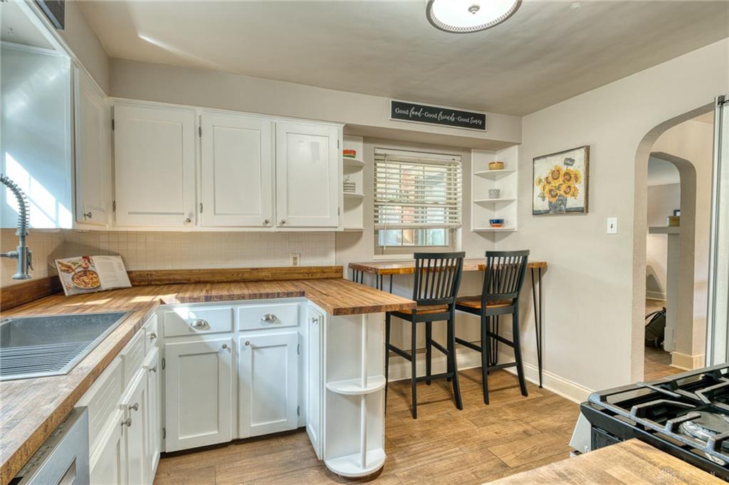 900 Devonshire Property Photo 13