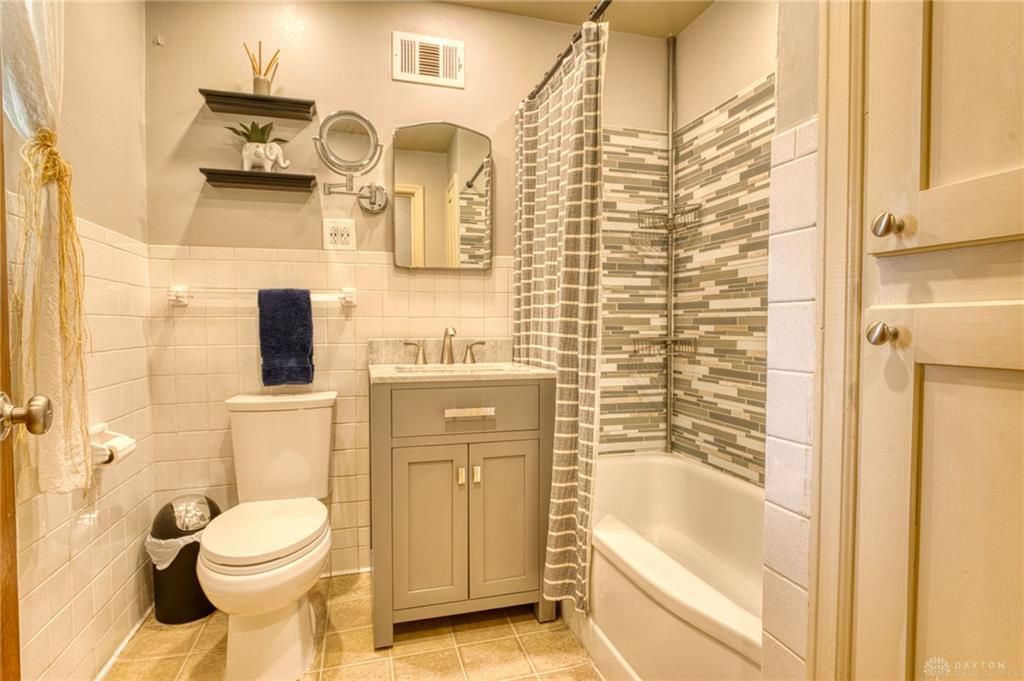 900 Devonshire Property Photo 18
