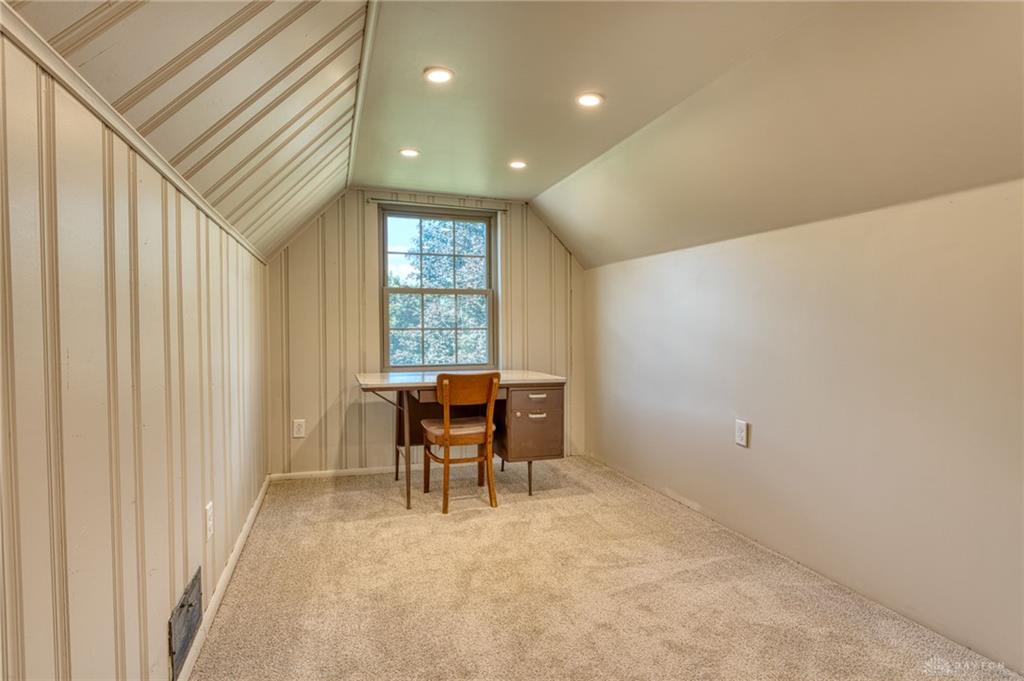 900 Devonshire Property Photo 22