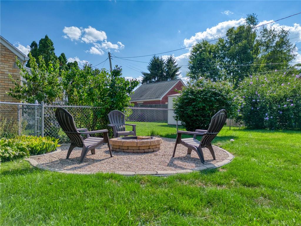 900 Devonshire Property Photo 31