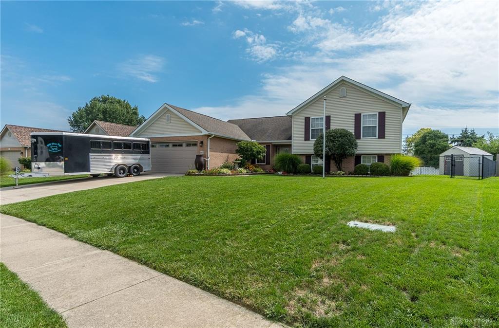 165 Hampton Property Photo 2