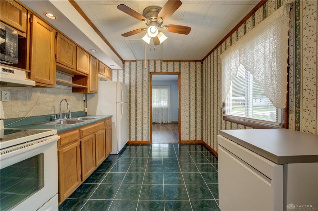 111 W Harmon Property Photo 6