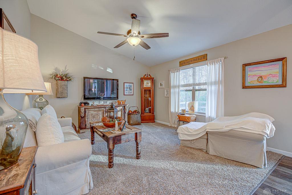 1211 Redbud Property Photo 9