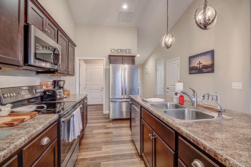 1211 Redbud Property Photo 15