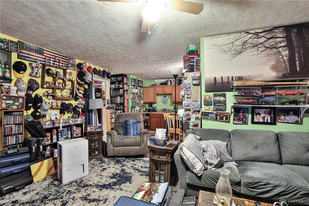 8524 Main Property Photo 8
