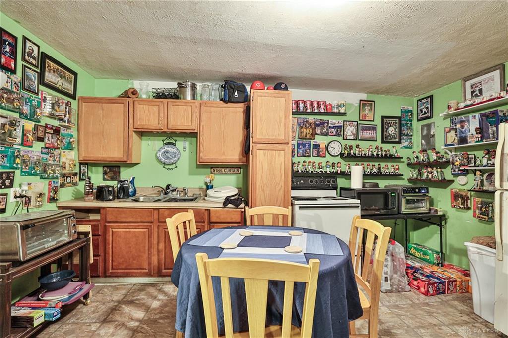 8524 Main Property Photo 9