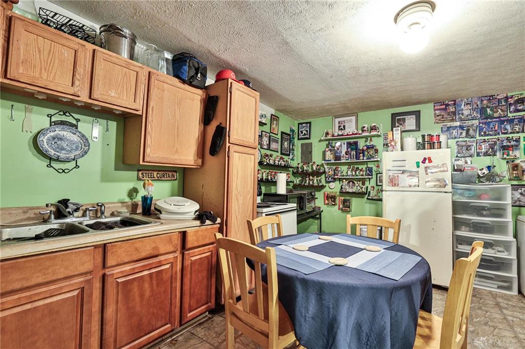 8524 Main Property Photo 10