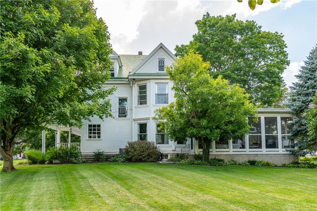 4 High Property Photo 6