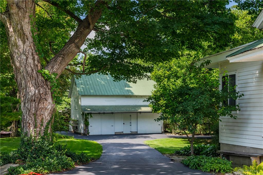 4 High Property Photo 12