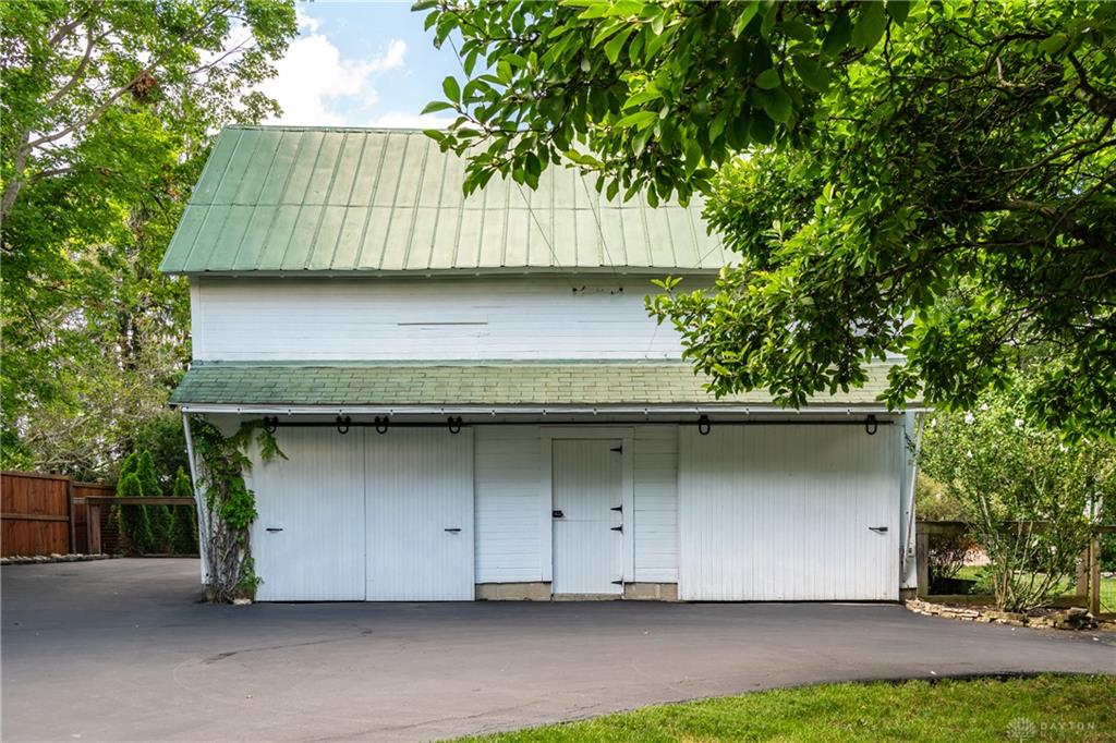 4 High Property Photo 13