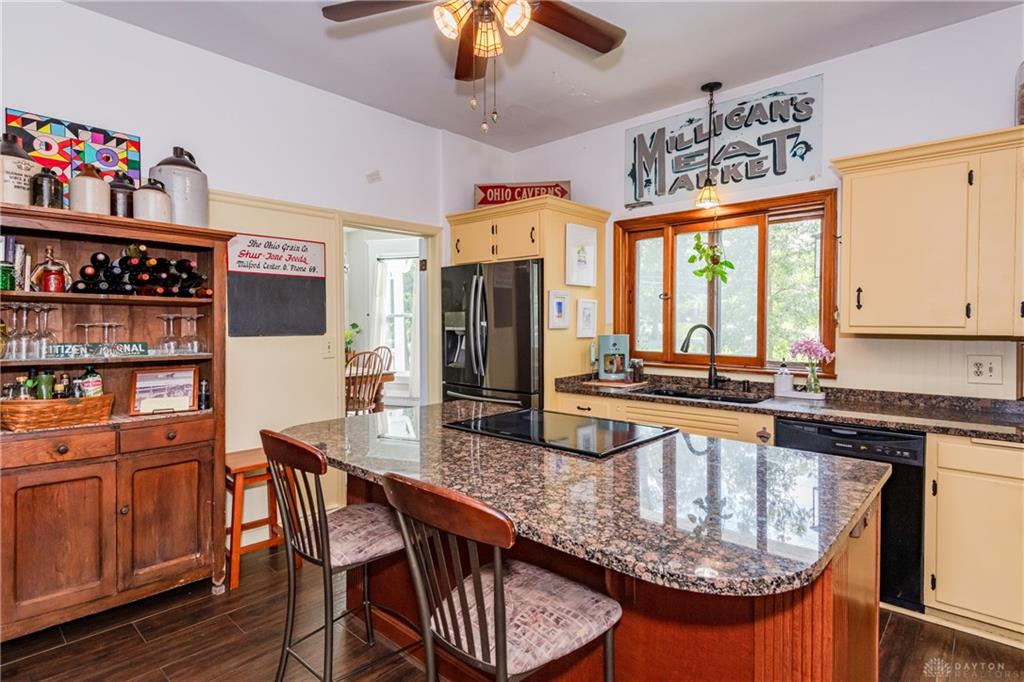 4 High Property Photo 44