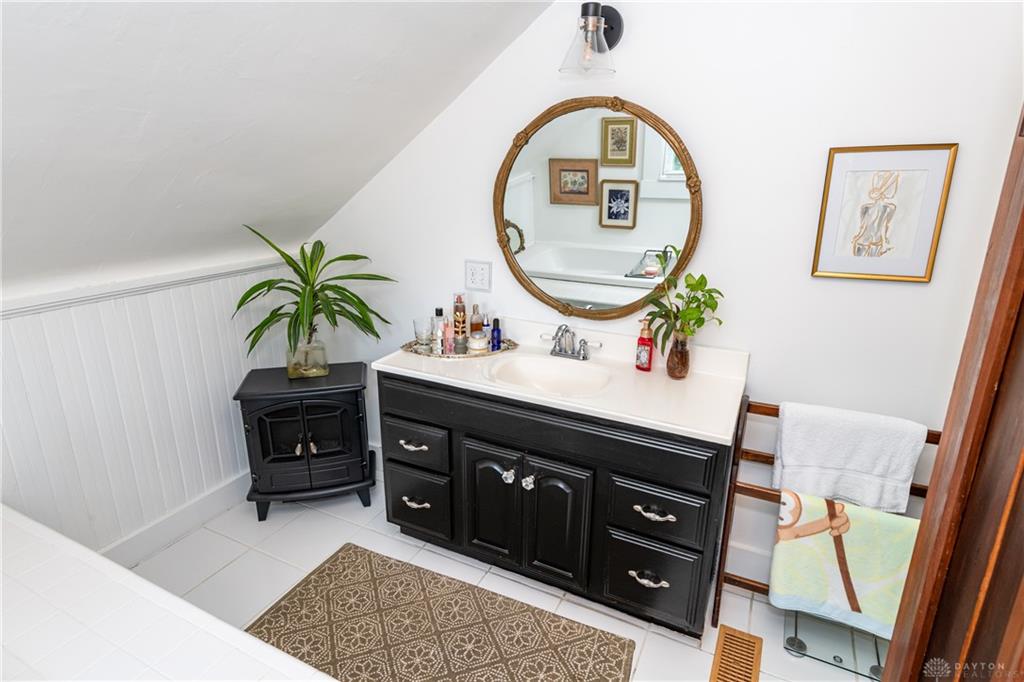 4 High Property Photo 67