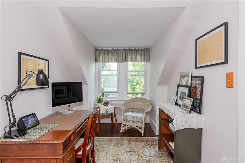 4 High Property Photo 71