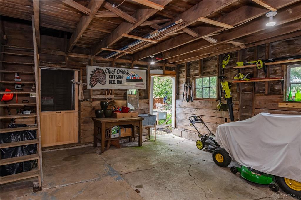 4 High Property Photo 77