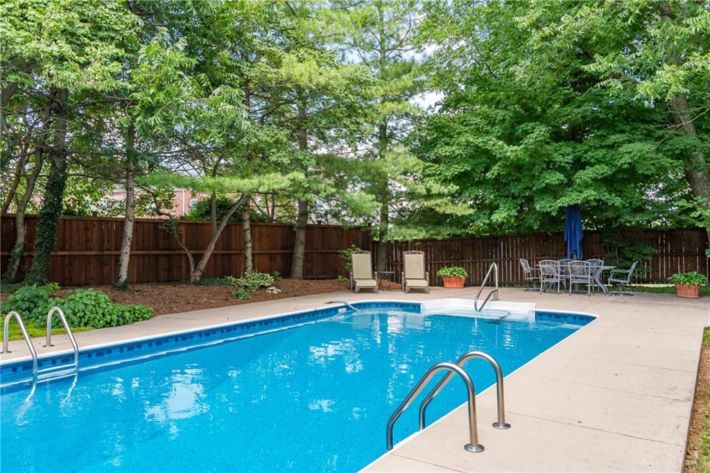 4 High Property Photo 83