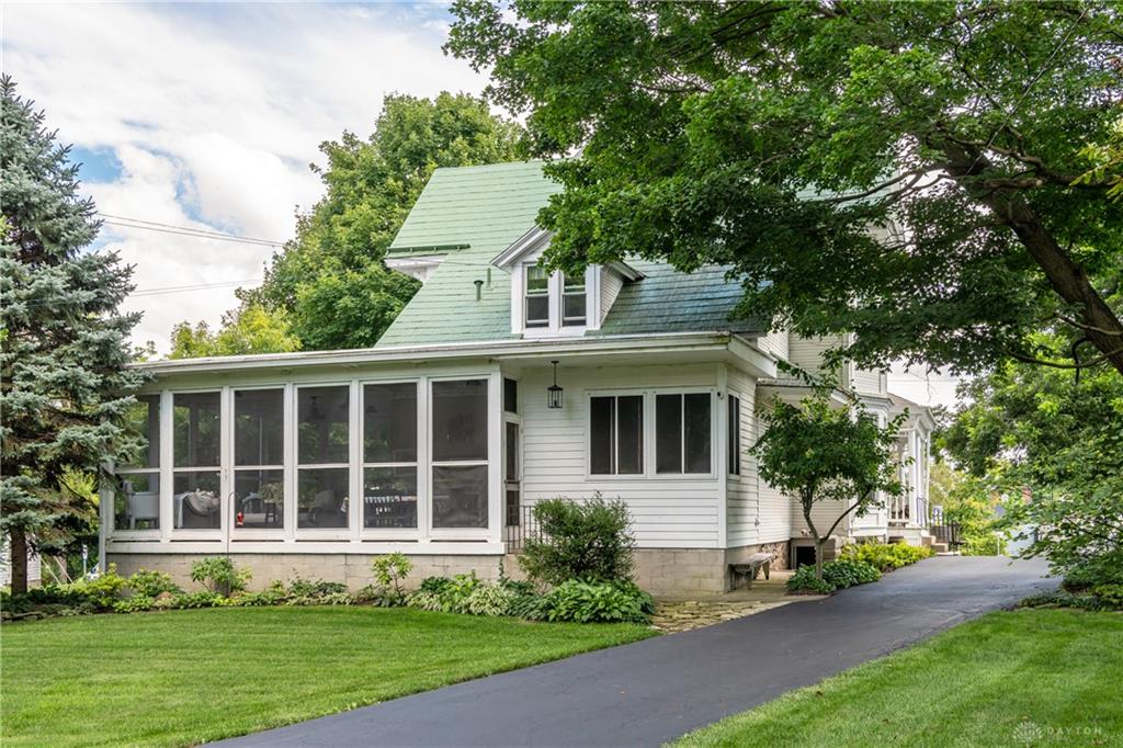 4 High Property Photo 90
