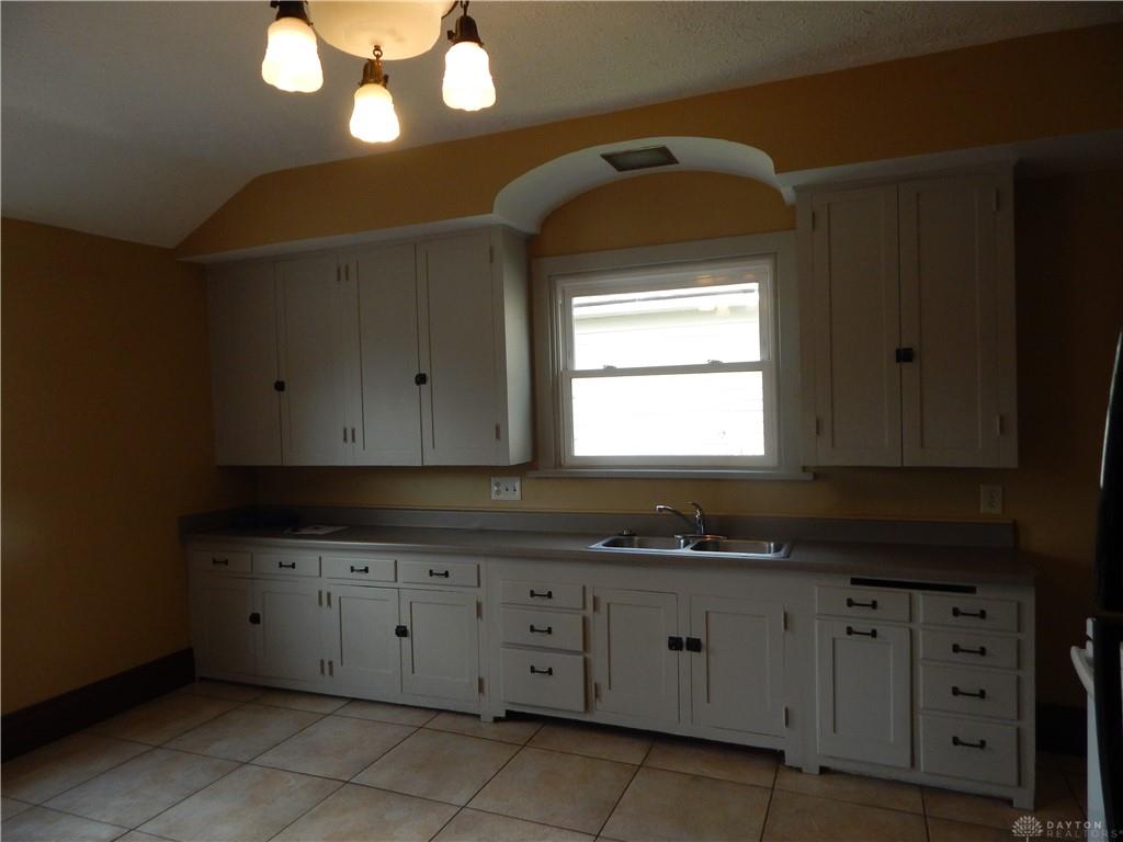 92 E Franklin Property Photo 5