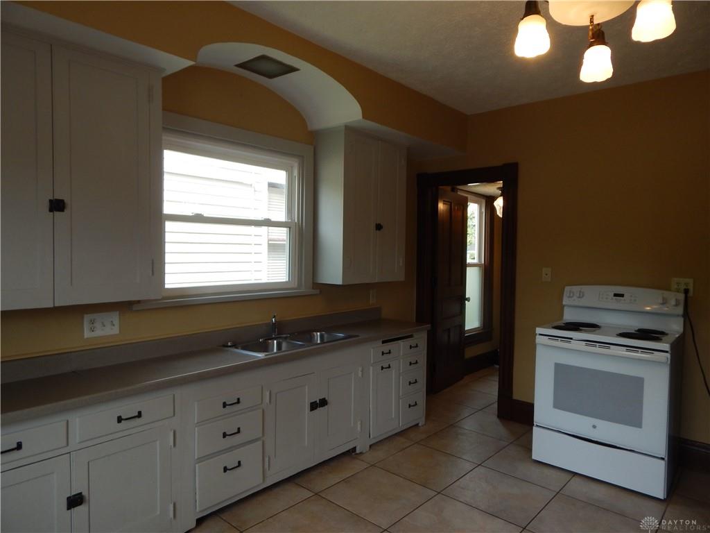 92 E Franklin Property Photo 6