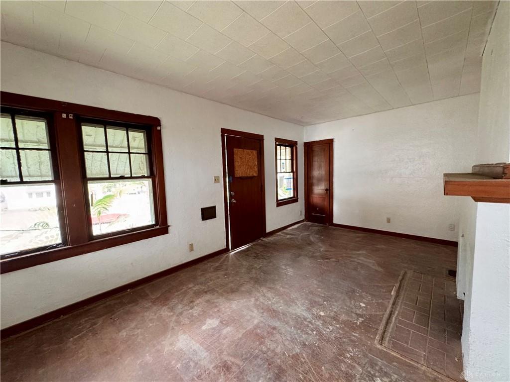 230 E Fairview Property Photo 4