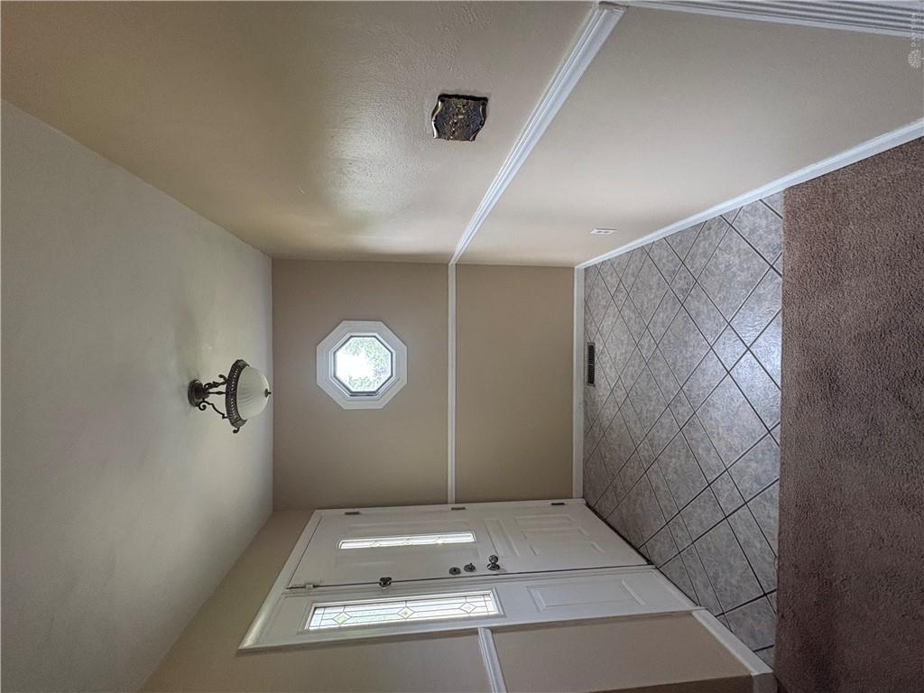 514 Snowglen Property Photo 2