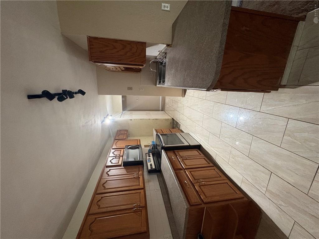 514 Snowglen Property Photo 4