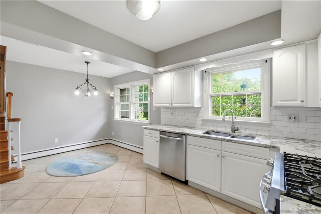 1801 Burgundy Property Photo 18