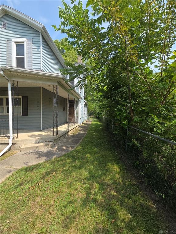 1027 W Riverview Property Photo 2