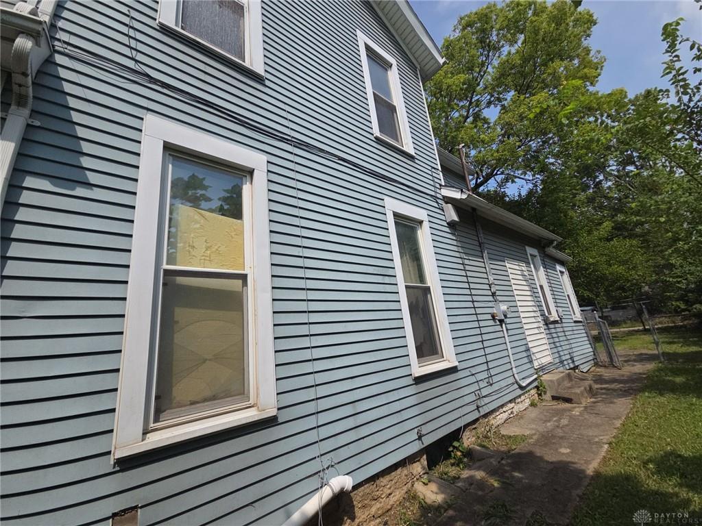 1027 W Riverview Property Photo 3