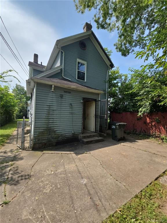 1027 W Riverview Property Photo 5