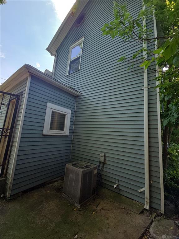 1027 W Riverview Property Photo 6