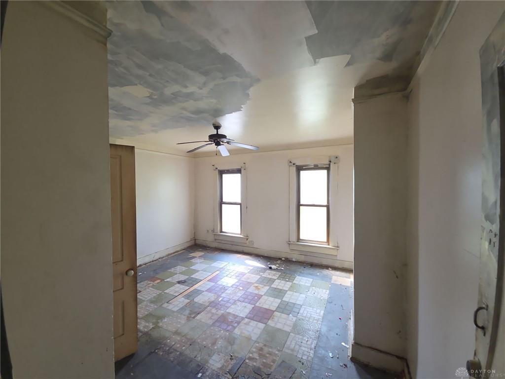 1027 W Riverview Property Photo 28