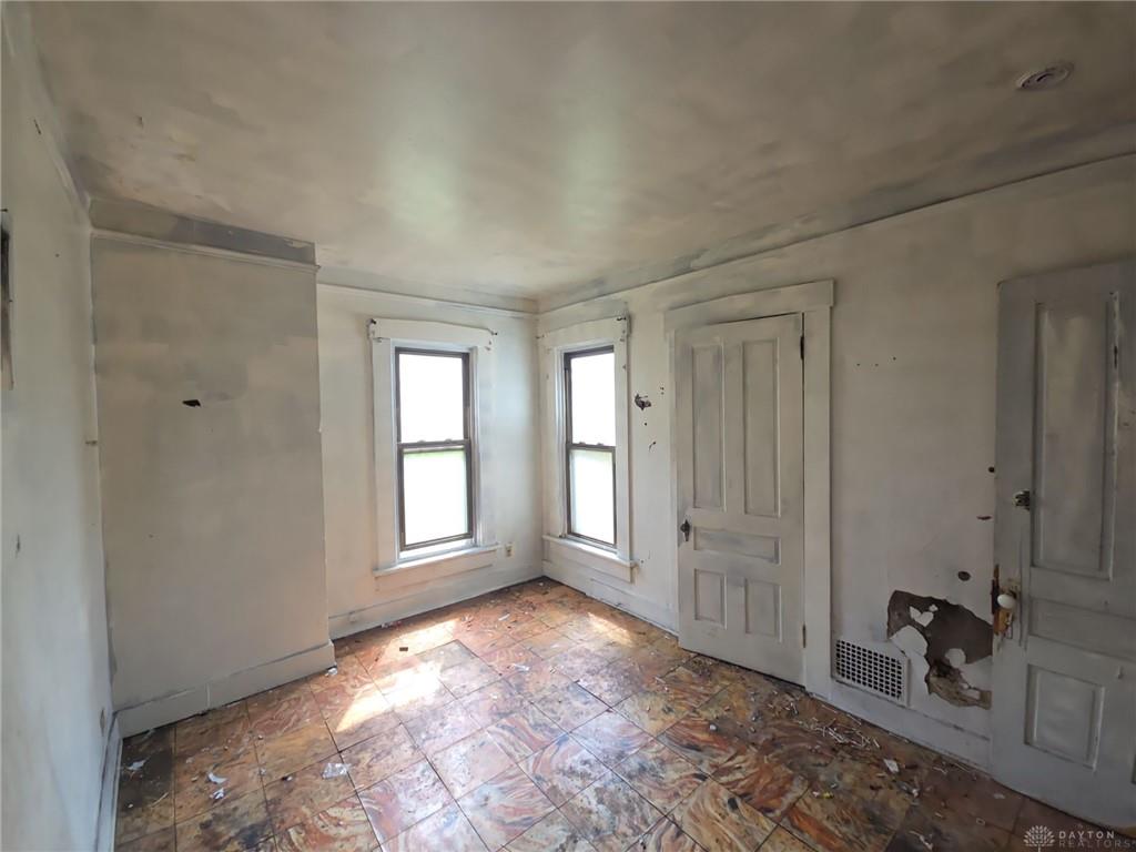 1027 W Riverview Property Photo 33