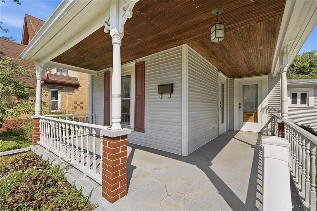 121 E Main Property Photo 4