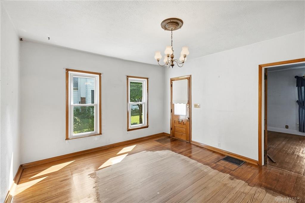 121 E Main Property Photo 5