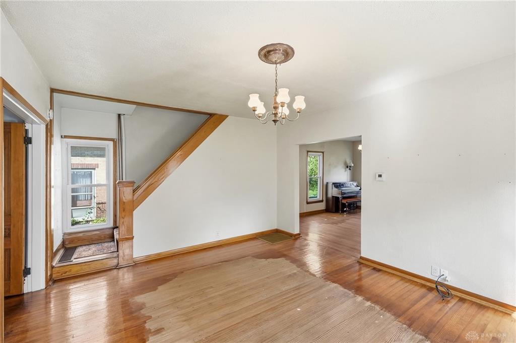 121 E Main Property Photo 6