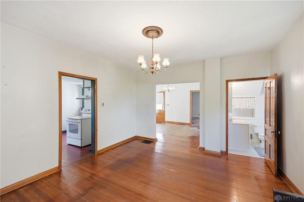 121 E Main Property Photo 10