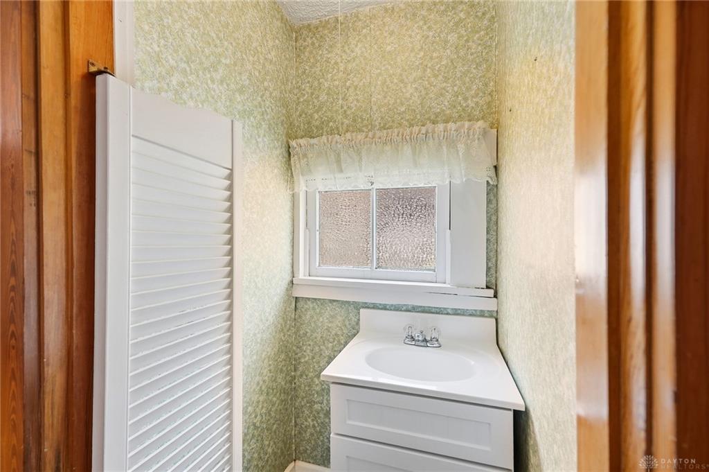 121 E Main Property Photo 19