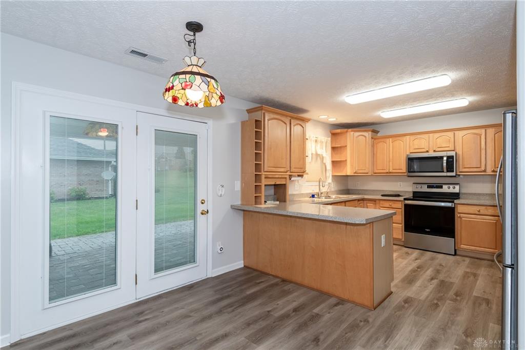 1295 Candlelite Property Photo 8