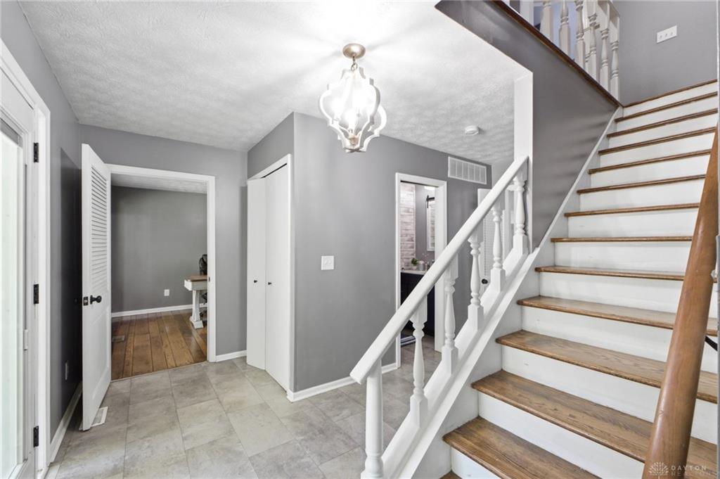1464 Hilltop Property Photo 8