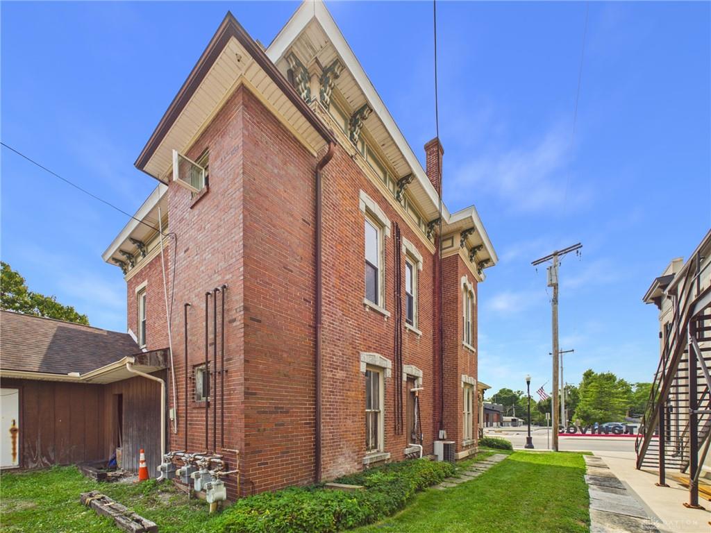 2 N High Property Photo 35