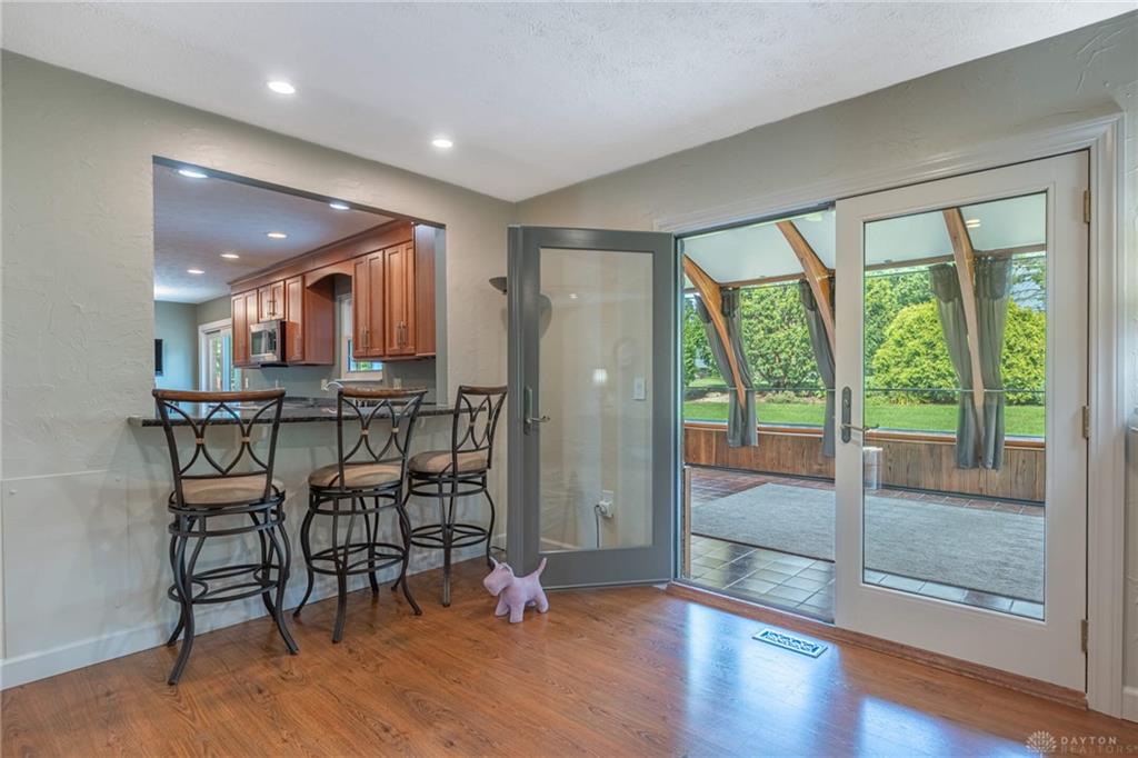 9010 S Normandy Property Photo 7