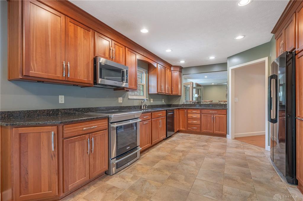 9010 S Normandy Property Photo 11
